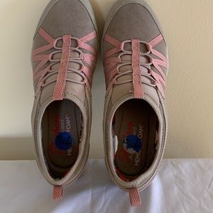 Sketches pull on sneakers beige and pink… like new. Very cute and comfortable!